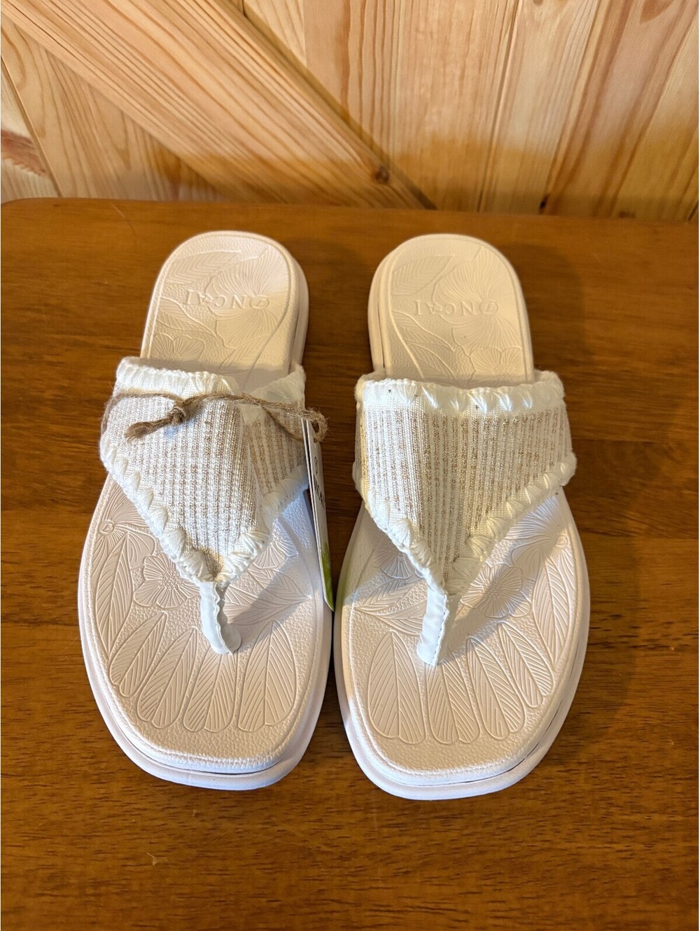 ONCAI Women's White Lightweight Thong Sandal Flip Flops Size 9 US